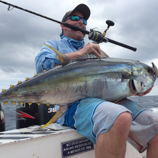 Yellow fin tuna fishing - Tesoro Galapagos